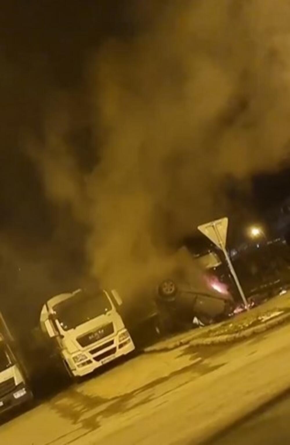 Eksplozija nakon sudara u Novom Sadu