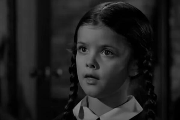 PREMINULA PRVA SREDA ADAMS IZ ČUVENE SERIJE: Bila na aparatima za održavanje života, a evo od čega je UMRLA