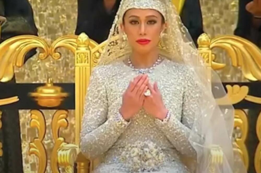 OVA LEPOTICA JE ĆERKA NAJBOGATIJEG VLADARA SVETA: Tata joj je težak čak 35 MILIJARDI, a udala se za svog BRATA!