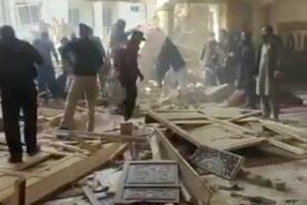 DETALJI EKSPLOZIJE U DŽAMIJI U PAKISTANU: Najmanje 28 osoba STRADALO, bombaš samoubica se razneo TOKOM MOLITVE