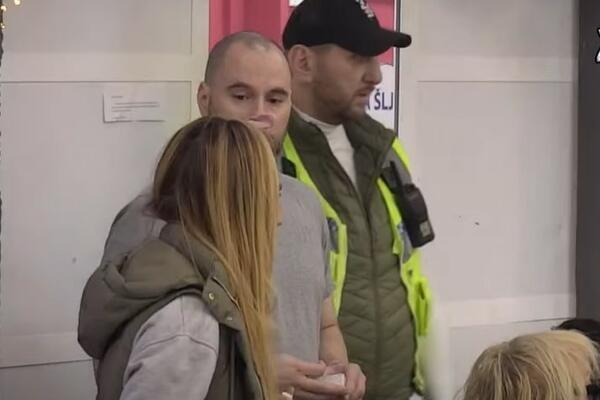 NASRNUO NA ANU: Krvnički je UDARIO, obezbeđenje ODMAH ULETELO (VIDEO)