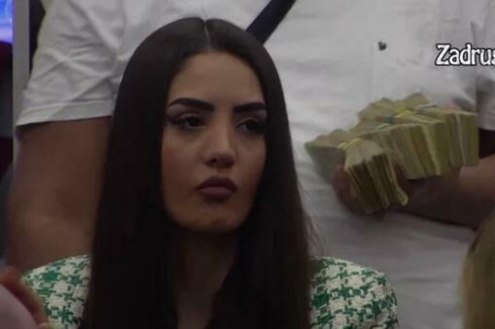 ŽESTOKI RAT IZMEĐU LJUBAVNICE I SUPRUGE: Ana ponizila Anđelu, OVA PROPALA U ZEMLJU: "Presveta GUTALICA"