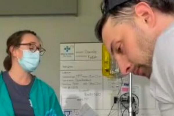 "ZBOG ČEGA MUŠKARCI OVOLIKO DRAME?": Reakcija muža dok mu se žena porađa - neprocenjivo! (VIDEO)