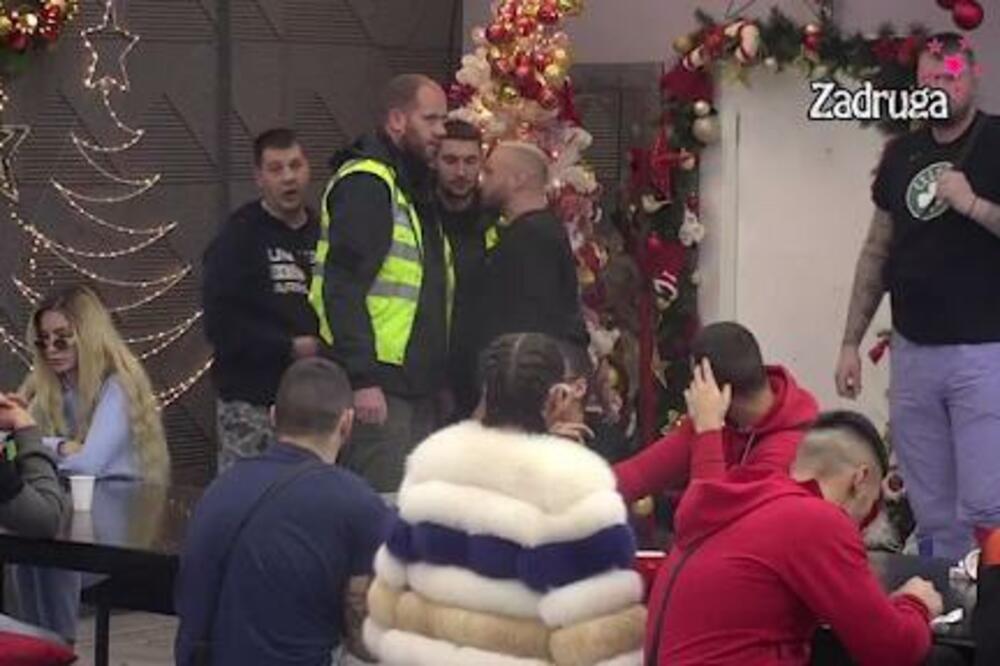 OBEZBEĐENJE ULETELO ISTE SEKUNDE: Ša skočio na Ivana Marinkovića (VIDEO)