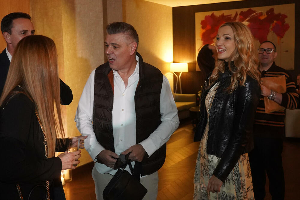 Savo je došao da pokaže poštovanje Mariji i podrži njen biznis.