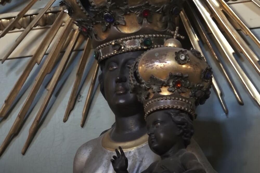 NEMCI SU U SRBIJU DONELI NAJINTRIGANTNIJI KULT: Evo šta se krije iza figure CRNE BOGORODICE (FOTO)