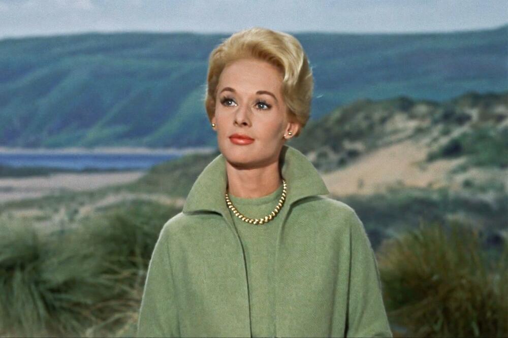 ODBILA DA IMA SE*S SA MOĆNIKOM PA JE ZAKLJUČALI U SOBU SA POBESNELIM PTICAMA:Ono što se tamo desilo je UZNEMIRUJUĆE