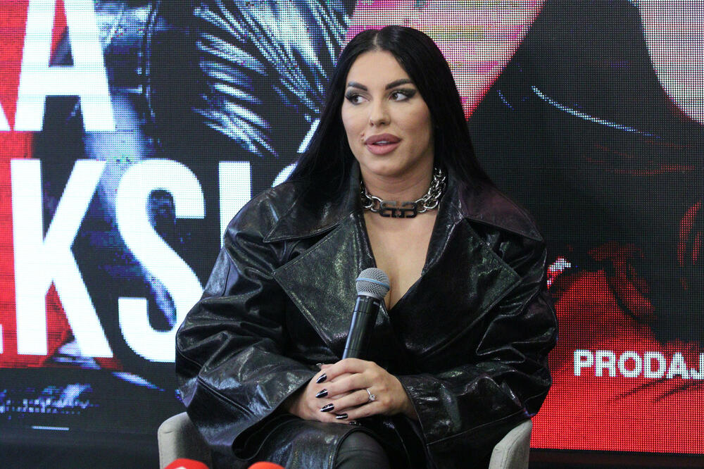 SEKU ALEKSIĆ VREĐALI NA MREŽAMA, A KADA IM JE ODGOVORILA NASTAO JE MUK: Pevačica zapušila usta hejterima