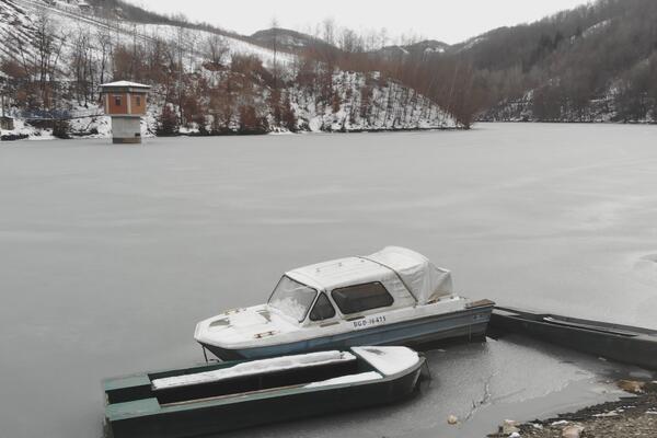 OVO JEZERO JE NAJVEĆA MISTERIJA U DRAGAČEVU: Dok se jedni u njemu KUPAJU, drugi ga zaobilaze iz 1 razloga (FOTO)