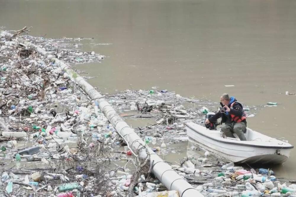 BORBA SA SMEĆEM NA RECI LIM I DALJE TRAJE: Svakdonevno se sa lančanice uklanja oko 500 kubika otpada (FOTO)