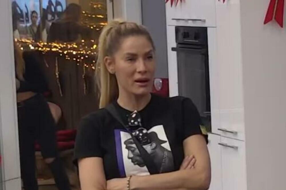 ANA IZNELA PRLJAV VEŠ O SLAVNIĆIMA, ŽENA NE PRESTAJE DA ŠOKIRA: Nikad gore stvari osvanule, ŠTA ĆE REĆI MOKA NA OVO