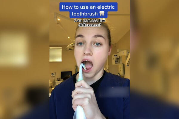 CEO ŽIVOT GREŠITE: Stomatološkinja pokazala JEDINI PRAVILAN način upotrebe ELEKTRIČNE ČETKICE ZA ZUBE (VIDEO)