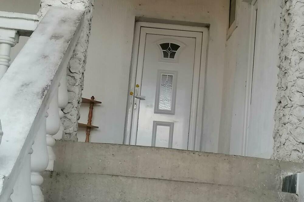 TVRDI DA ŽIVI PORED "KOMŠINICE IZ PAKLA" ZBOG OVE BIZARNE STVARI: Sada preti da će ZVATI POLICIJU i ići na SUD