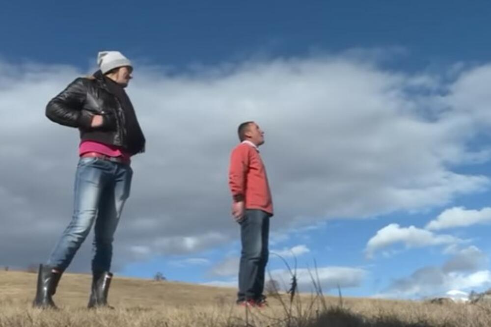 MARA I MILUN ŽIVE POTPUNO SAMI U PLANINI: Televizor NEMAJU, a evo šta rade tokom CELOG DANA! (FOTO) (VIDEO)