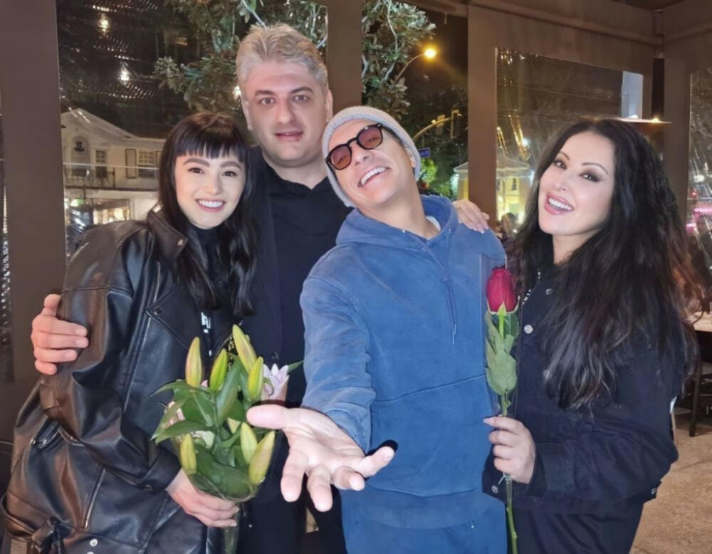 Dragana Mirković i Toni Bijelić sa društvom