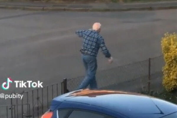 VIDEO JE STARCA NA TROTOARU, SLEDEĆA SCENA GA PARALISALA: Odmah je dohvatio telefon i snimio OVAJ PRIZOR (VIDEO)