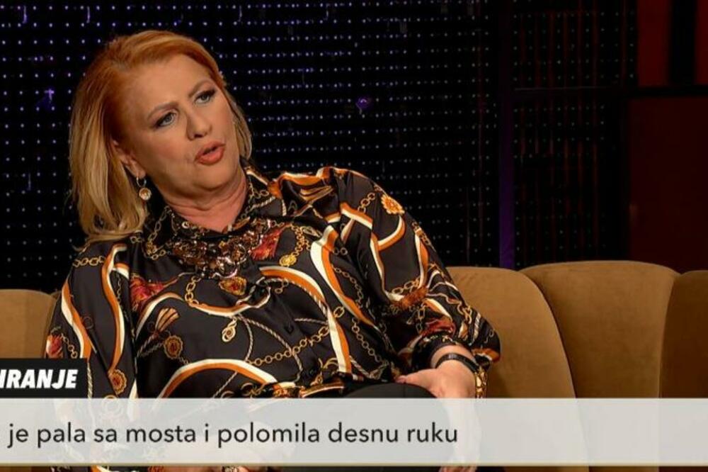 ĆANA ISPRIČALA SVE JEZIVE DETELJE: Pala je sa mosta i polomila ruku, pevačica se prisetila pravog HORORA