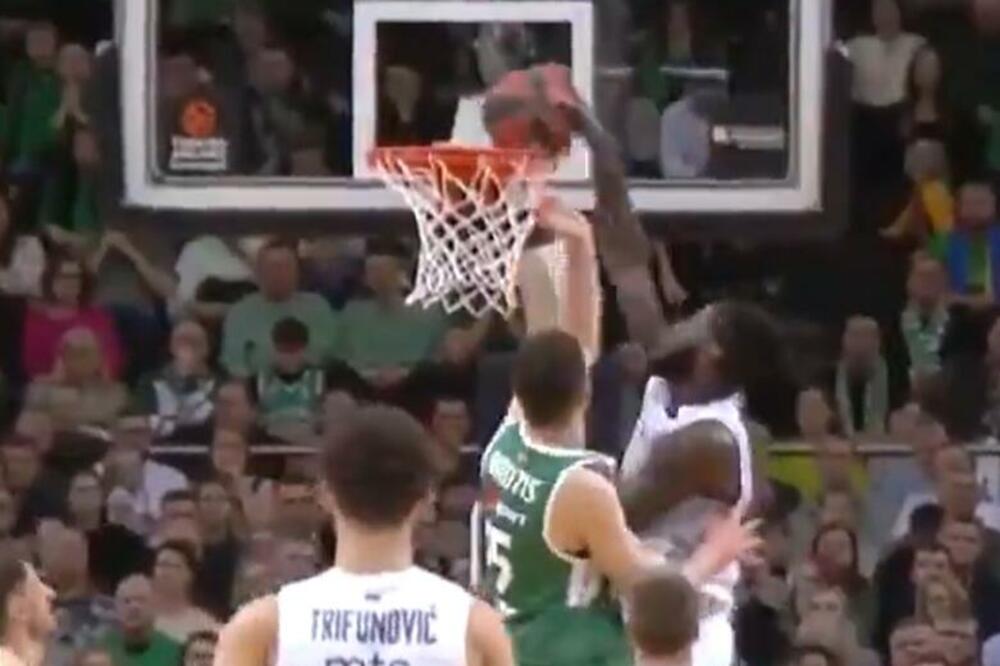 LESOR STAVIO I LITVANCA NA POSTER: Pogledajte brutalno zakucavanje centra Partizana jednom rukom! (VIDEO)