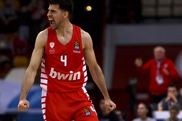 OLIMPIJAKOS RASTUŽIO MICIĆA I POMOGAO PARTIZANU: Radonjićev PAO pao i u Baskoniji!