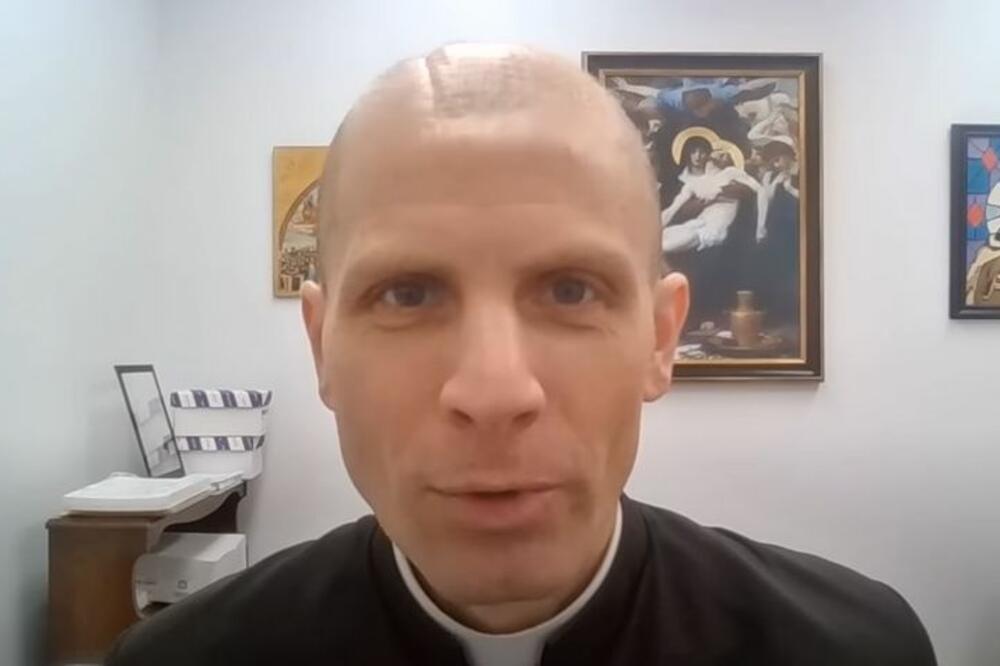 SVEŠTENIK TVRDI DA MU SE DOGODILO ČUDO: Otkrio da se izlečio od TUMORA NA MOZGU čim je posetio 1 MESTO (VIDEO)