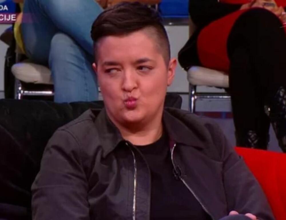 Jedini muškarac kojeg je predstavila javnosti bio je crnogorski pevač i glumac Slavko Kalezić.