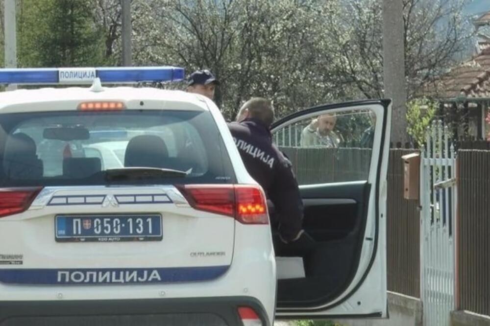 POLICIJA U NOVOM PAZARU ZAUSTAVILA AUTOMOBIL: Kada su videli ŠTA se nalazi u AUTOMOBILU odmah su PRIVELI muškarca