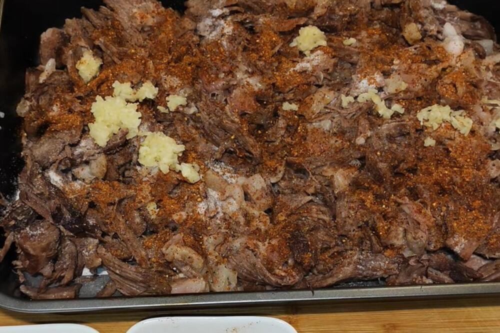 SRBI KAVURMU NE ODBIJAJU: Dodajte ovaj 1 ZAČIN koji joj daje ŠMEK kao ništa drugo, domaćice DOBRO obratite pažnju