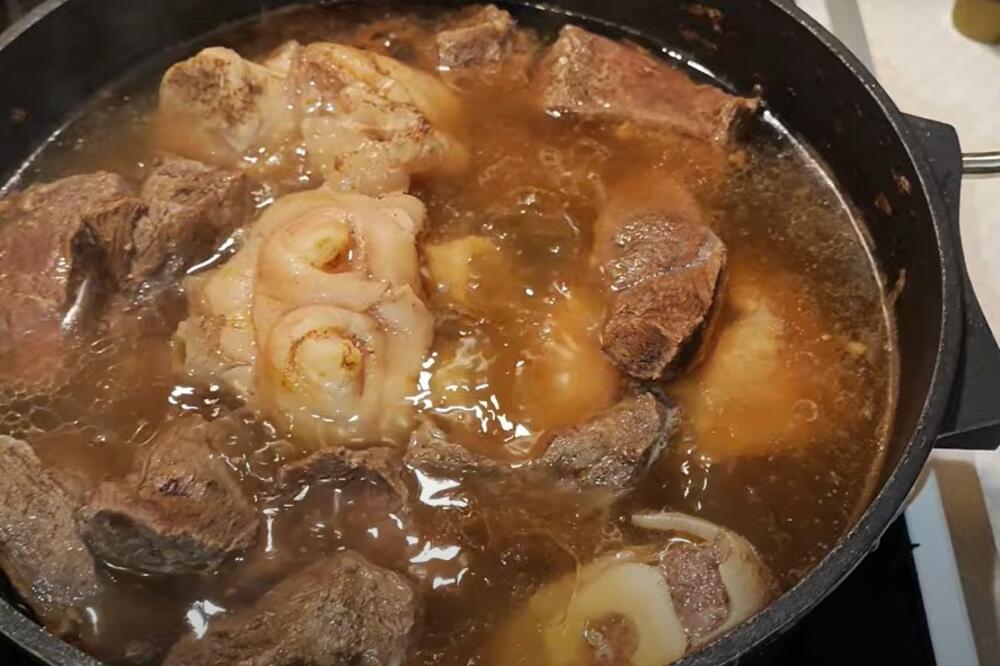 U JUGI JE OVAJ SPECIJALITET BIO REDOVAN NA STOLU, SPREMA SE OD MESA SA SVINJSKE GLAVE: Žene su RECEPT znale NAPAMET