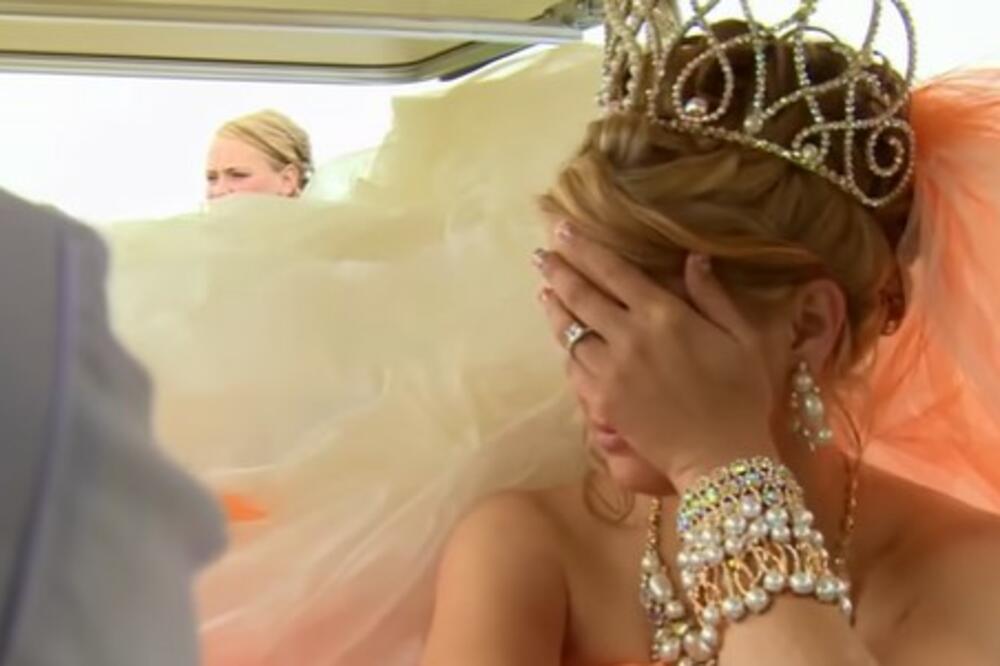 OVO MORA DA URADI SVAKA DEVOJKA KOJA ŽELI DA SE UDA U GRČKOJ: Snajka otkrila običaj koji ju je ŠOKIRAO