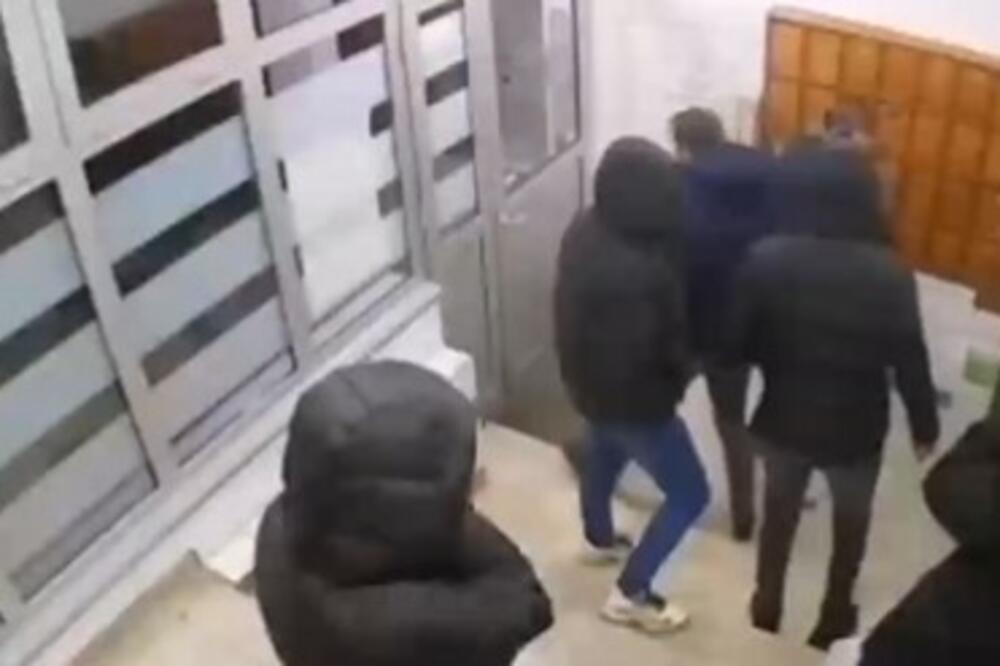 NASILNICI DEMOLIRALI ULAZ NA NOVOM BEOGRADU, STANARI DOŽIVELI TEROR: Devojke snimale huligane DOK SU PRAVILI HAOS