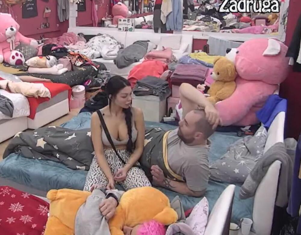 Zvezdan se raspituje o Majinim grudima