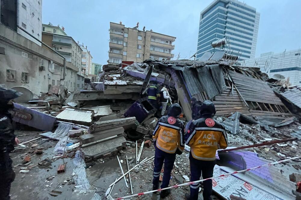 JEDAN OD NAJGORIH ZEMLJOTRESA U ISTORIJI: Potres u Turskoj se poredi sa onim koji je odneo 30.000 ŽIVOTA!