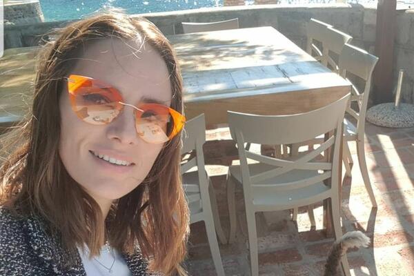 MLADA GLUMICA SE UDALA ZA 20 GODINA STARIJEG MUŠKARCA I ŽIVI KAO CARICA: On je PROFESOR i svi ga ODLIČNO ZNATE