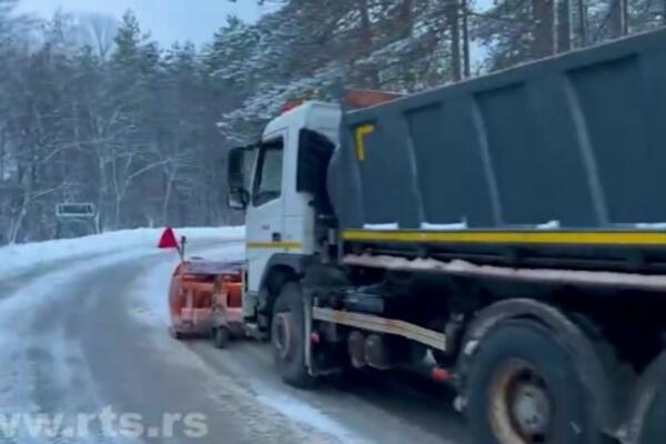 "DA MI JE DA OVAJ SNEG PRESELIM U BEOGRAD": Život na SRPSKOJ PLANINI kada ZAVEJE MEĆAVA daleko je od IDILE (FOTO)