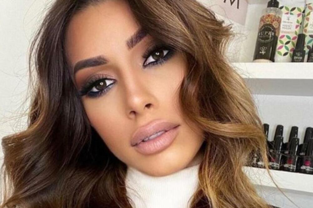 SESTRA NAŠE PRELEPE PEVAČICE JE OZBILJNA MAČKA! Zastaje DAH od ovog PRIZORA, koju čovek da IZABERE? (FOTO)