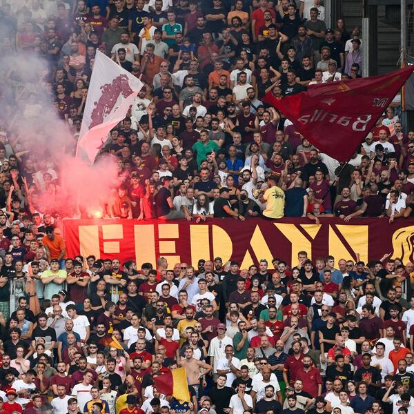 "DELIJE" SU OVOJ GRUPI OTELE ZASTAVE: Ultrasi Rome su poznati po napadima noževima, a braća su im Bed Blu Bojs!