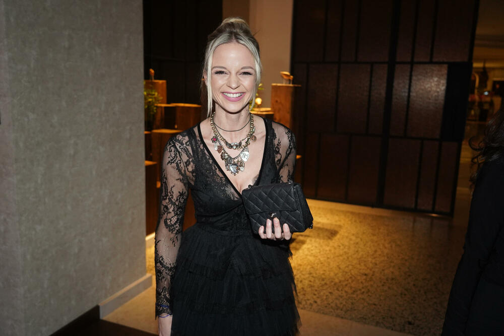 Maja Manžuka u elegantnoj crnoj toaleti