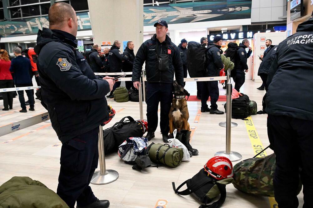 Srpski vatrogasci na aerodromu