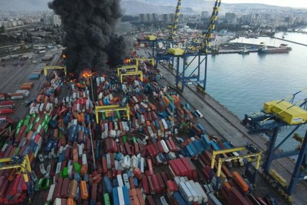 HAOSU U TURSKOJ NEMA KRAJA: U gradu pogođenim zemljotresom IZBIO VELIKI POŽAR (FOTO)