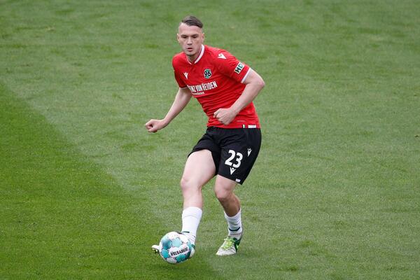 OSETIO ZEMLJOTRES I SKOČIO KROZ PROZOR: Slomio nogu, ali spasao glavu! "Ovde je ispod 0°C, ali niko ne sme u kuće!"