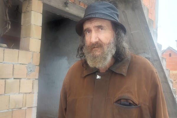 JEDAN SUSRET PROMENIO JE SVE: Dragan je 10 godina živeo BEZ STRUJE, a pomogao mu je čovek kog zna CELA Srbija! FOTO