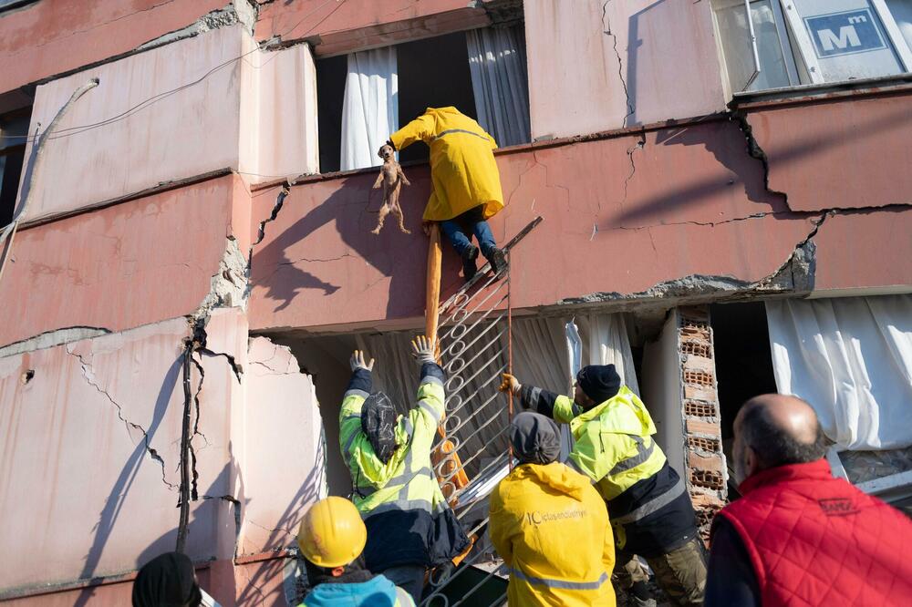 SIRIJSKA BEBA ROĐENA ISPOD RUŠEVINA JE USVOJENA! Konačno lepe vesti
