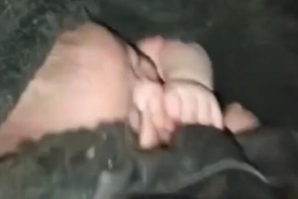ČUDO SE DESILO! BEBA SPASENA IZ RUŠEVINA: Prebačena u bolnicu, kad su je izvukli, nisu mogli da poveruju u prizor