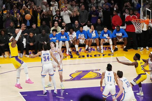 LEBRON DŽEJMS JE NAJBOLJI STRELAC U ISTORIJI NBA LIGE! Kralj srušio rekord star 39 godina (VIDEO/FOTO)