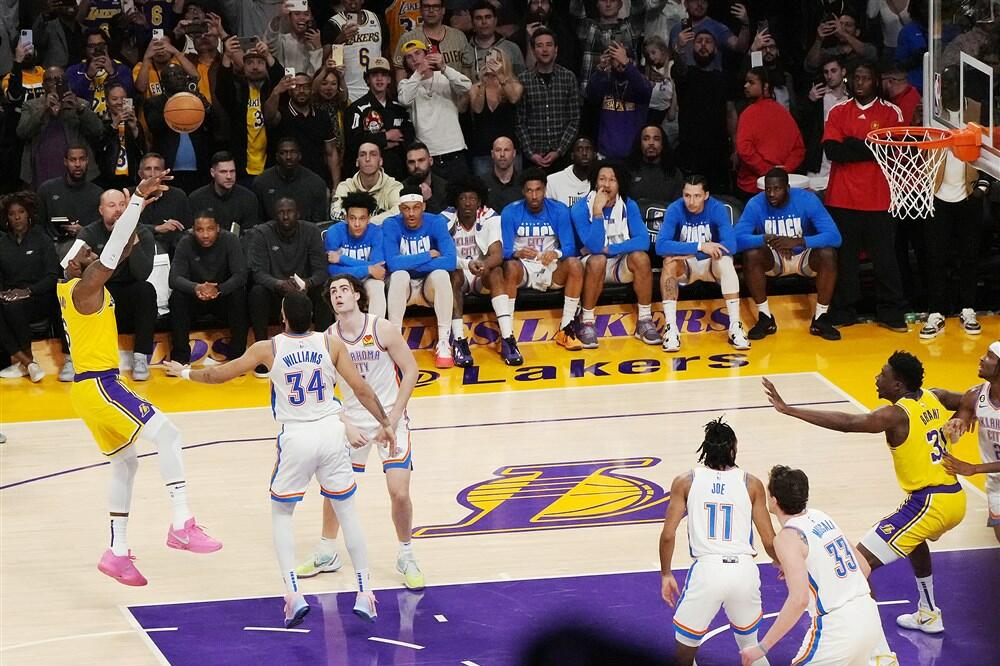 LEBRON DŽEJMS JE NAJBOLJI STRELAC U ISTORIJI NBA LIGE! Kralj srušio rekord star 39 godina (VIDEO/FOTO)