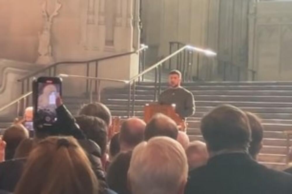 ZELENSKI DOČEKAN OGROMNIM APLAUZOM U VELIKOJ BRITANIJI: Govorio u ime "hrabrih Ukrajinaca" (VIDEO)