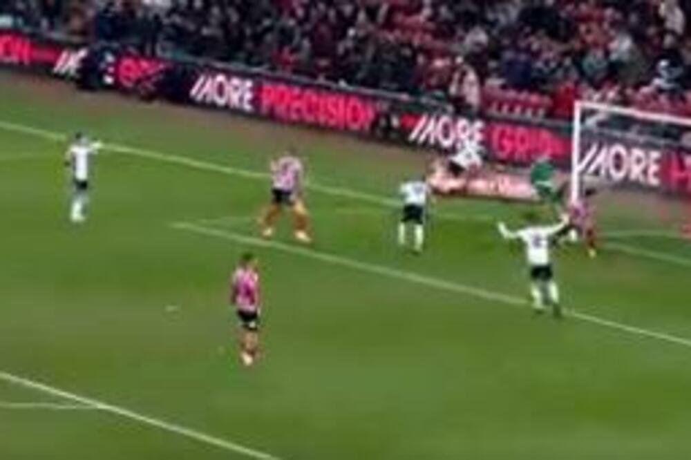 HIT! Svi slave gol - Mitrović asistirao, pa pao iza REKLAME! (VIDEO)