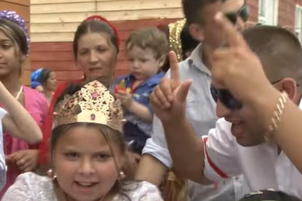 UDALA SE ZA DEČAKA OD 10 GODINA JER OBIČAJI TAKO NALAŽU: Pravila na ROMSKIM SVADBAMA će vas IZNENADITI! VIDEO