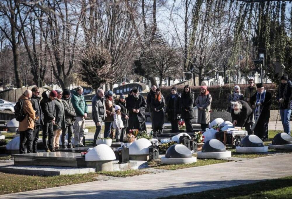 Tužna scena na groblju 