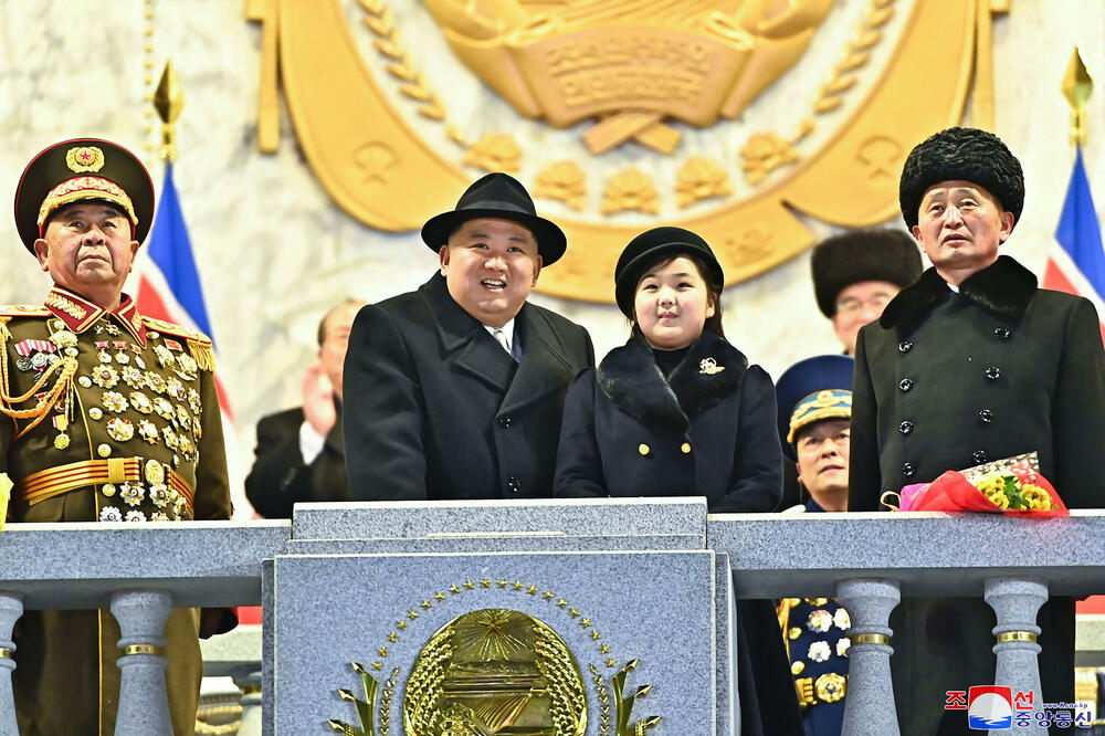 KO JE ĆERKA KIM DŽONG UNA? Kupa se u LUKSUZU, njen otac je posebno PONOSAN NA JEDNO, a evo koliko GODINA IMA (FOTO)